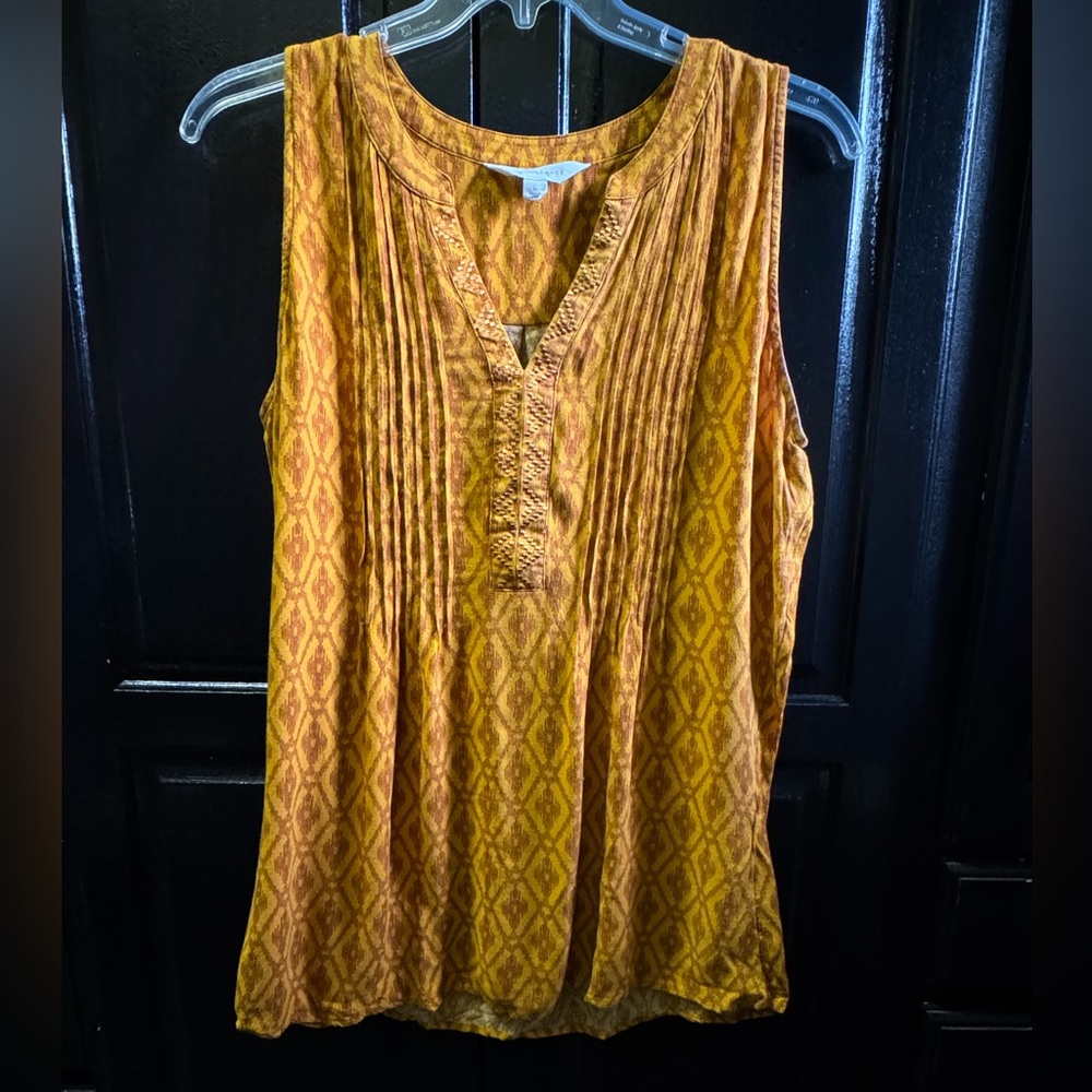 Magnolia Grace tank top / sleeveless blouse.